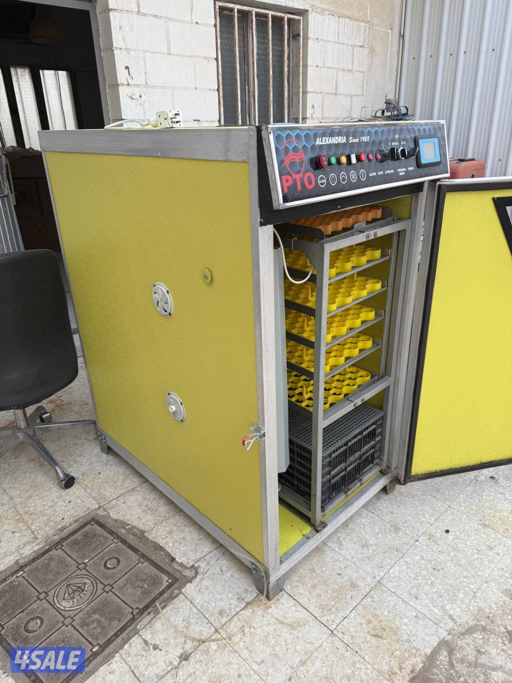 فقاسه مصريه PTO  شبه الجديده ٩٦٠ بيضه2