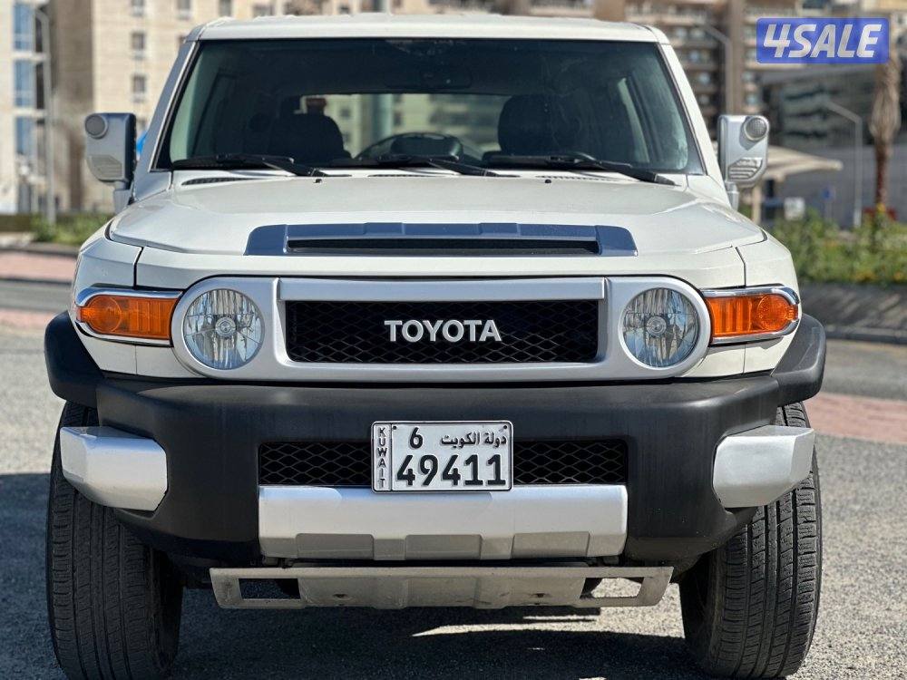 للبيع تويوتا FJ وارد الوكالة الساير2