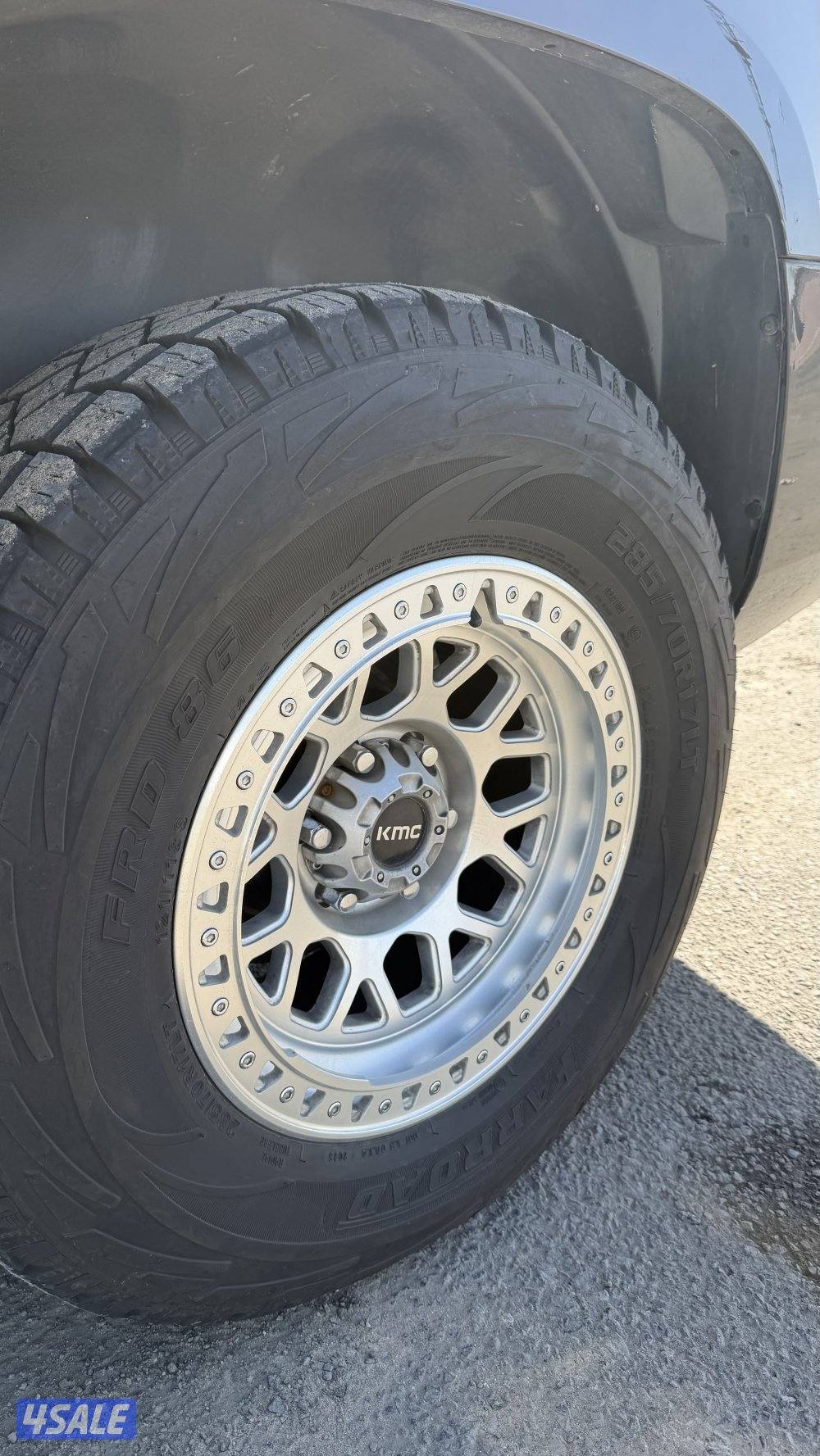 للبيع تواير مقاس 285/70/17 Far road ورنقات kmc  حجم 17 6 براغي2