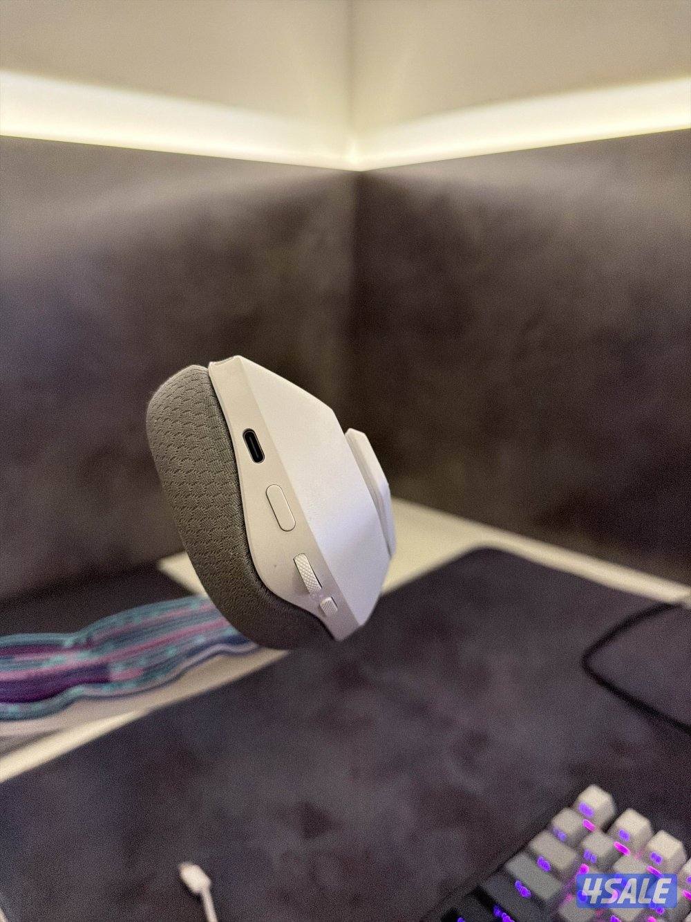 سماعات لوجتك g733 اللون ابيض و السماعات وايرلس و في برنامج حق السماعه3