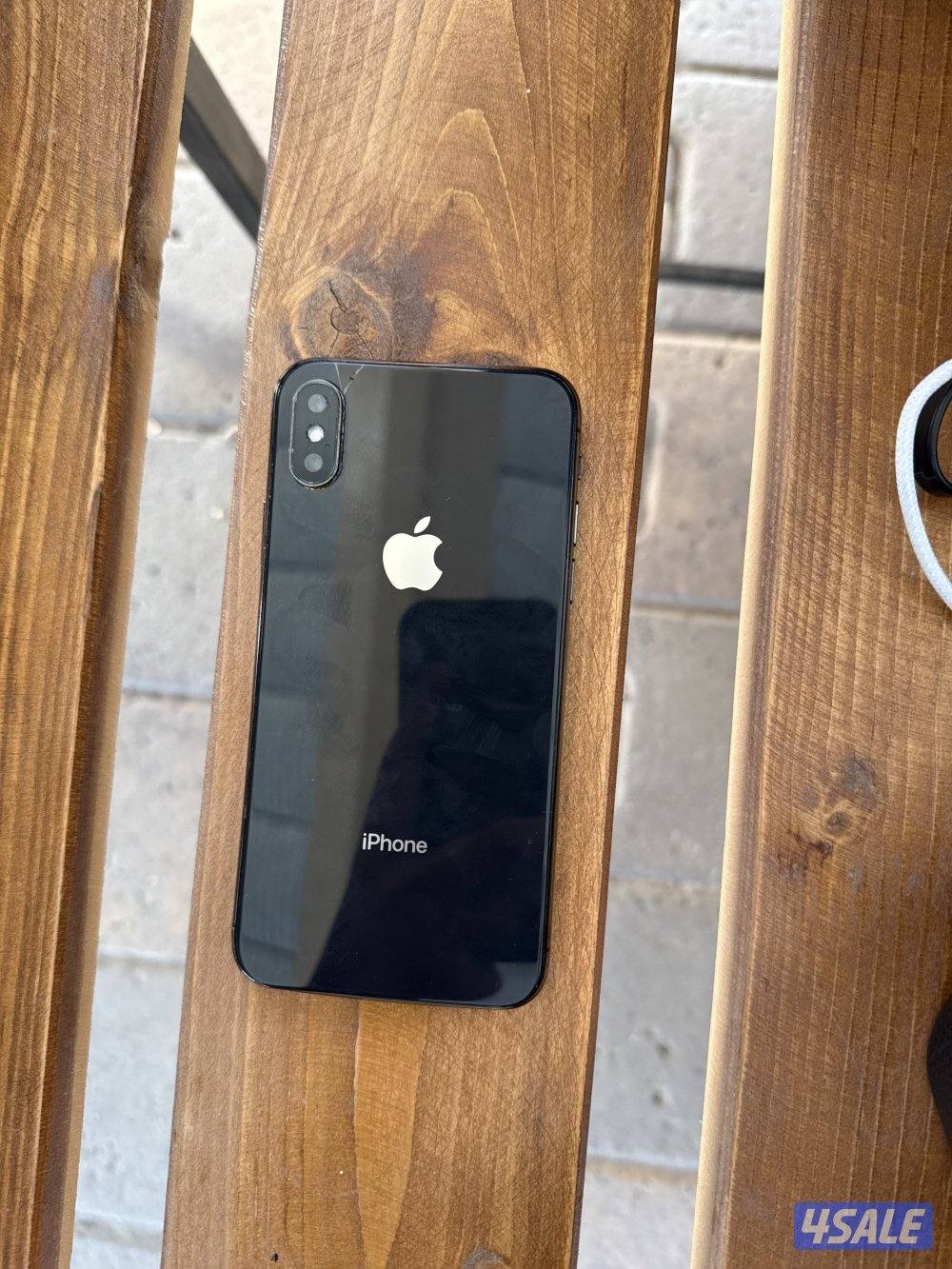 ايفون x بطاريته 100% مستخدم الكامره ممتازه بس الفلاش مكسور لاكن شغال0