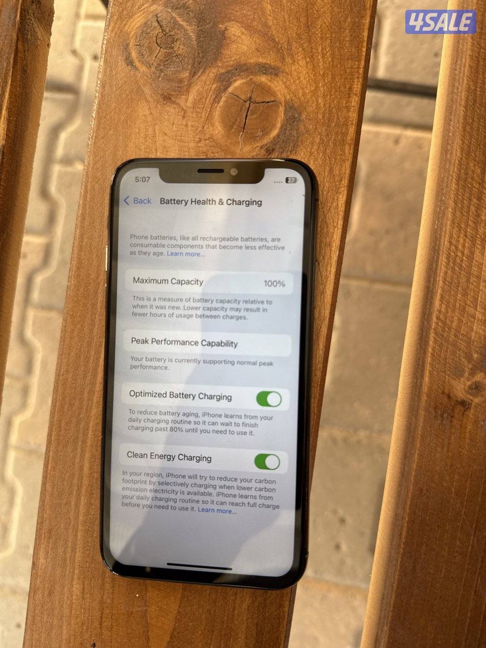 ايفون x بطاريته 100% مستخدم الكامره ممتازه بس الفلاش مكسور لاكن شغال2