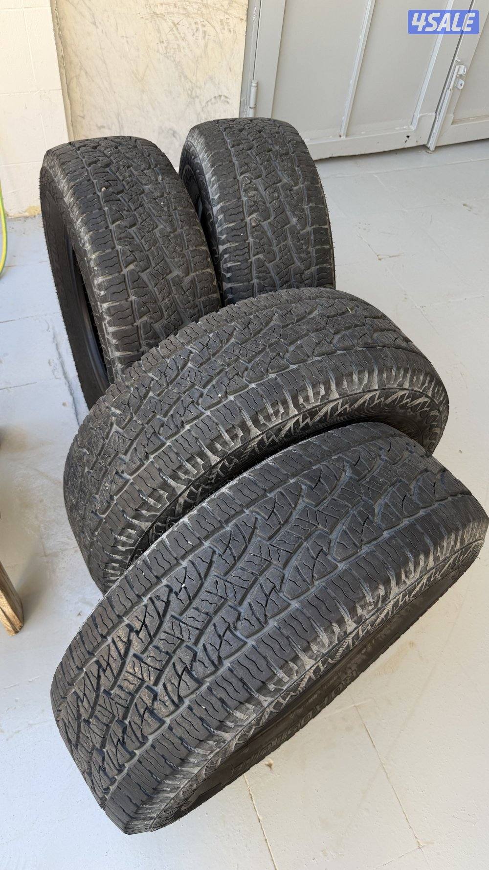 ٤ تواير حجري ROADSTONE  و ٤ كعكات0