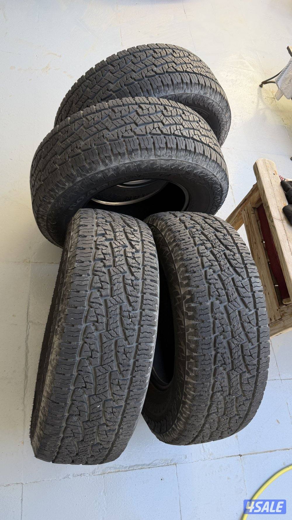 ٤ تواير حجري ROADSTONE  و ٤ كعكات2