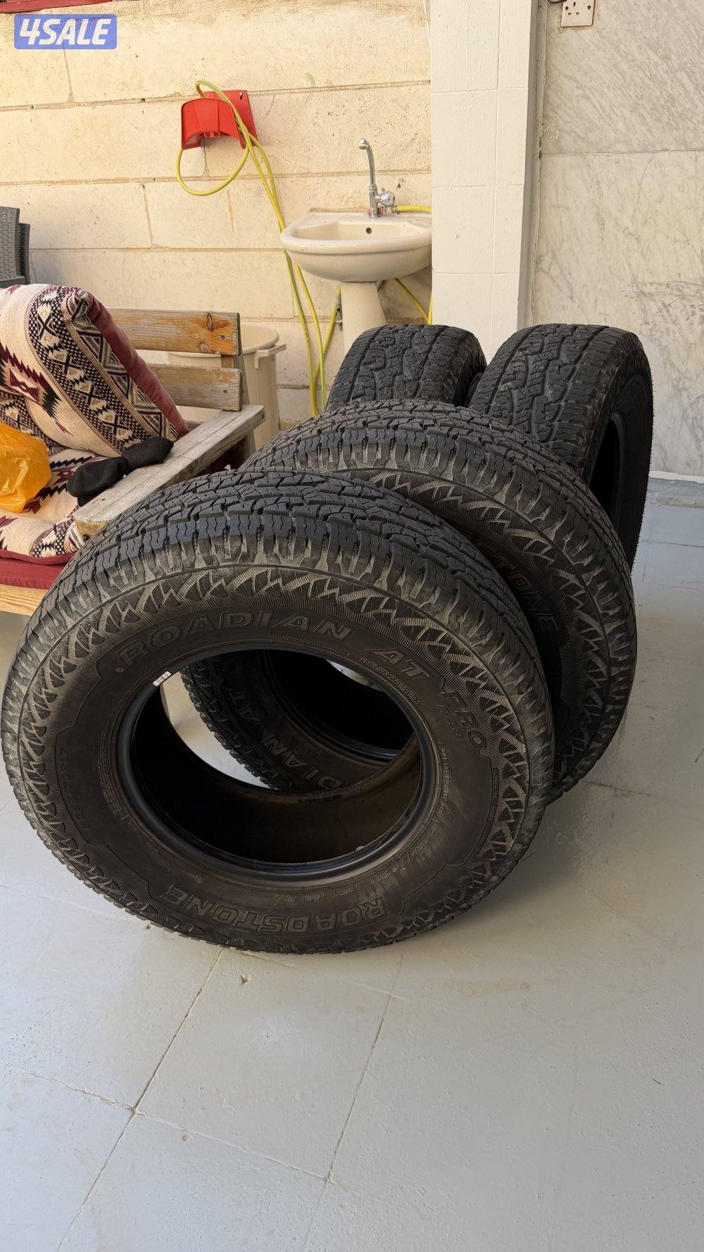 ٤ تواير حجري ROADSTONE  و ٤ كعكات3