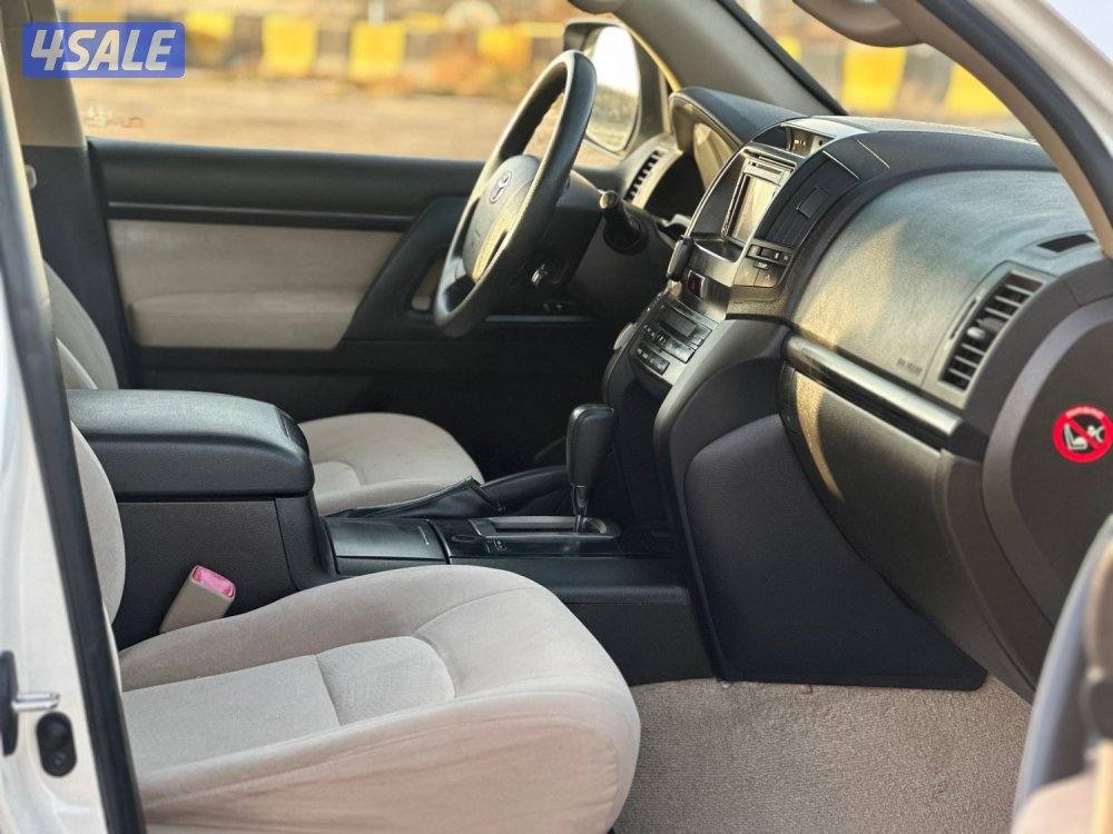 للبيع تويوتا لاندكروزر GXR وارد الوكالة الساير3