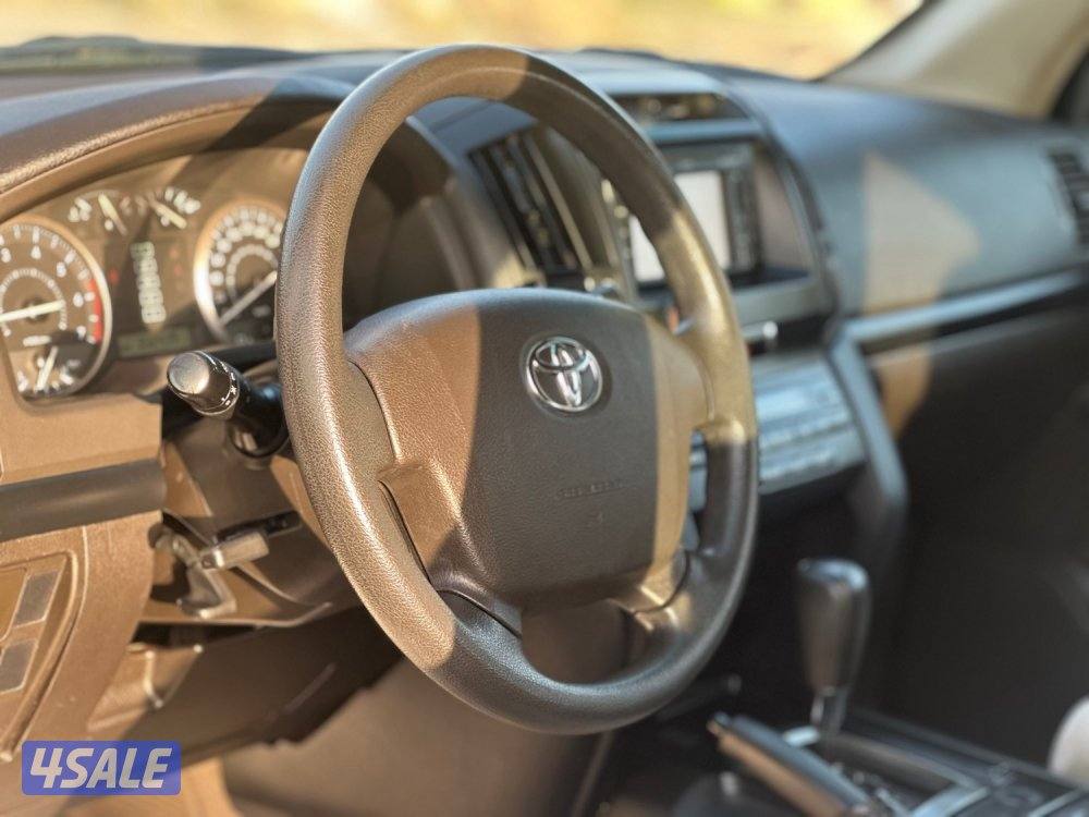 للبيع تويوتا لاندكروزر GXR وارد الوكالة الساير5