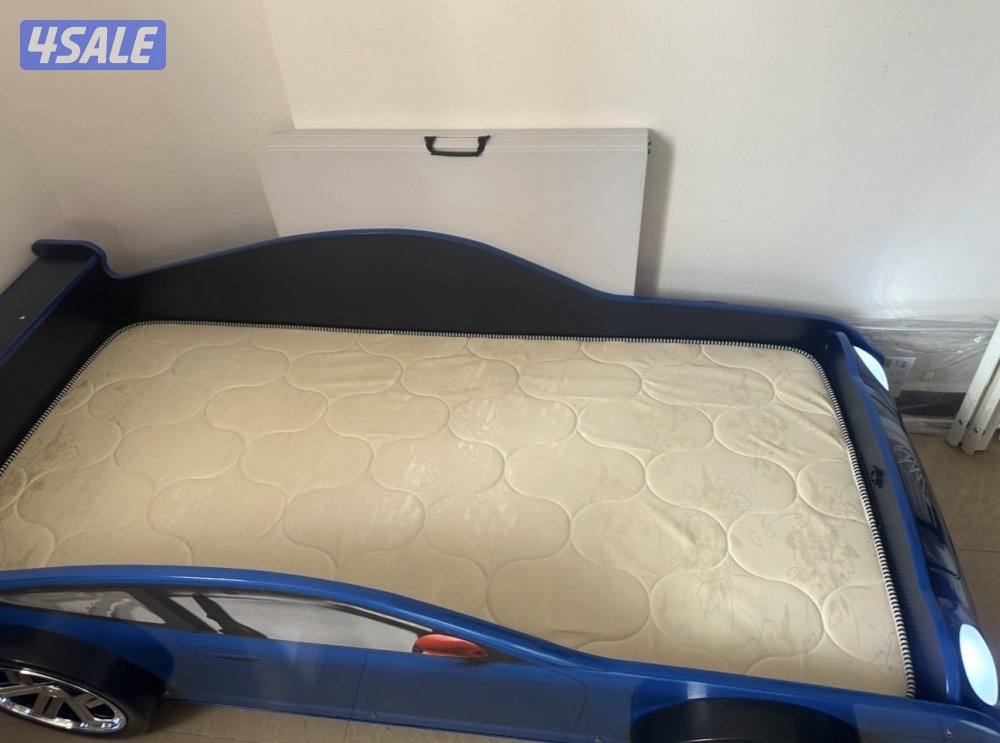 سرير أطفال على شكل سيارة بالإضاءة3