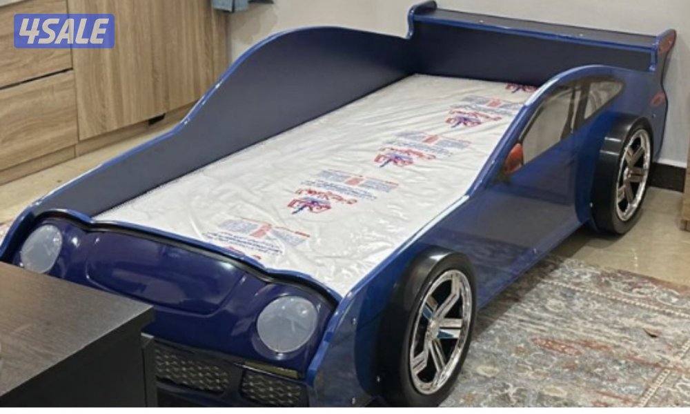 سرير أطفال على شكل سيارة بالإضاءة0