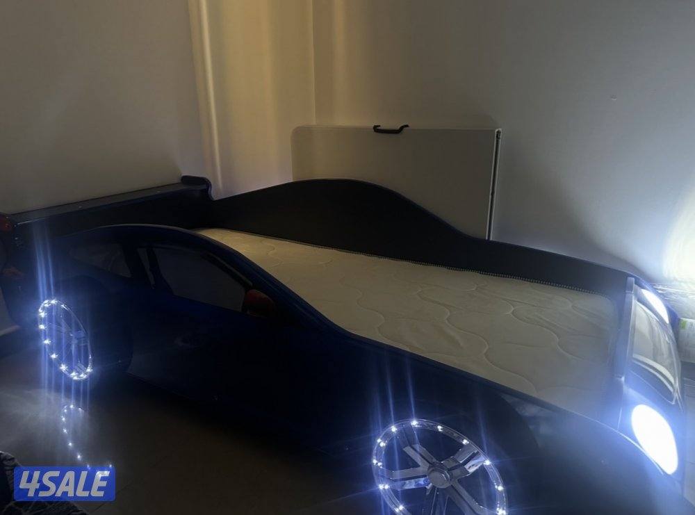 سرير أطفال على شكل سيارة بالإضاءة2