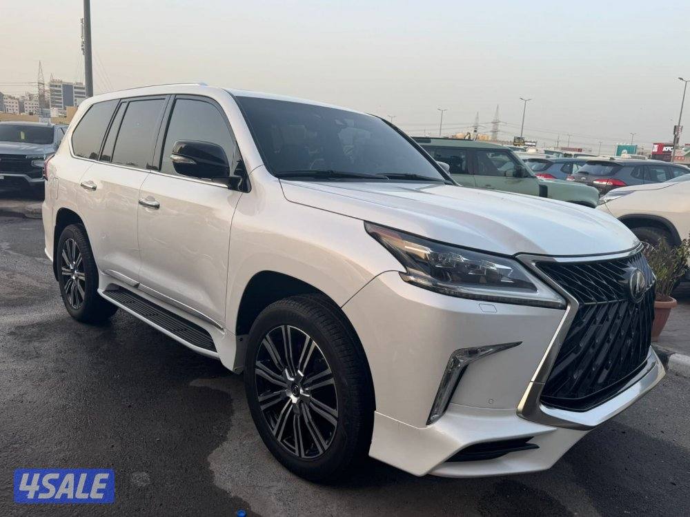 لكزس LX570 ٢٠١٦ وارد قطر عداد٢٤٧ ألف شرط الفحص صبغ باب الدبه سفلي فقط2