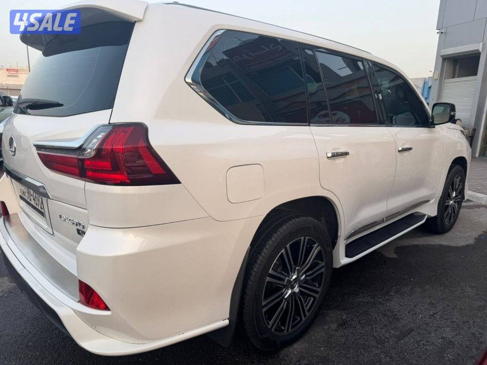 لكزس LX570 ٢٠١٦ وارد قطر عداد٢٤٧ ألف شرط الفحص صبغ باب الدبه سفلي فقط4