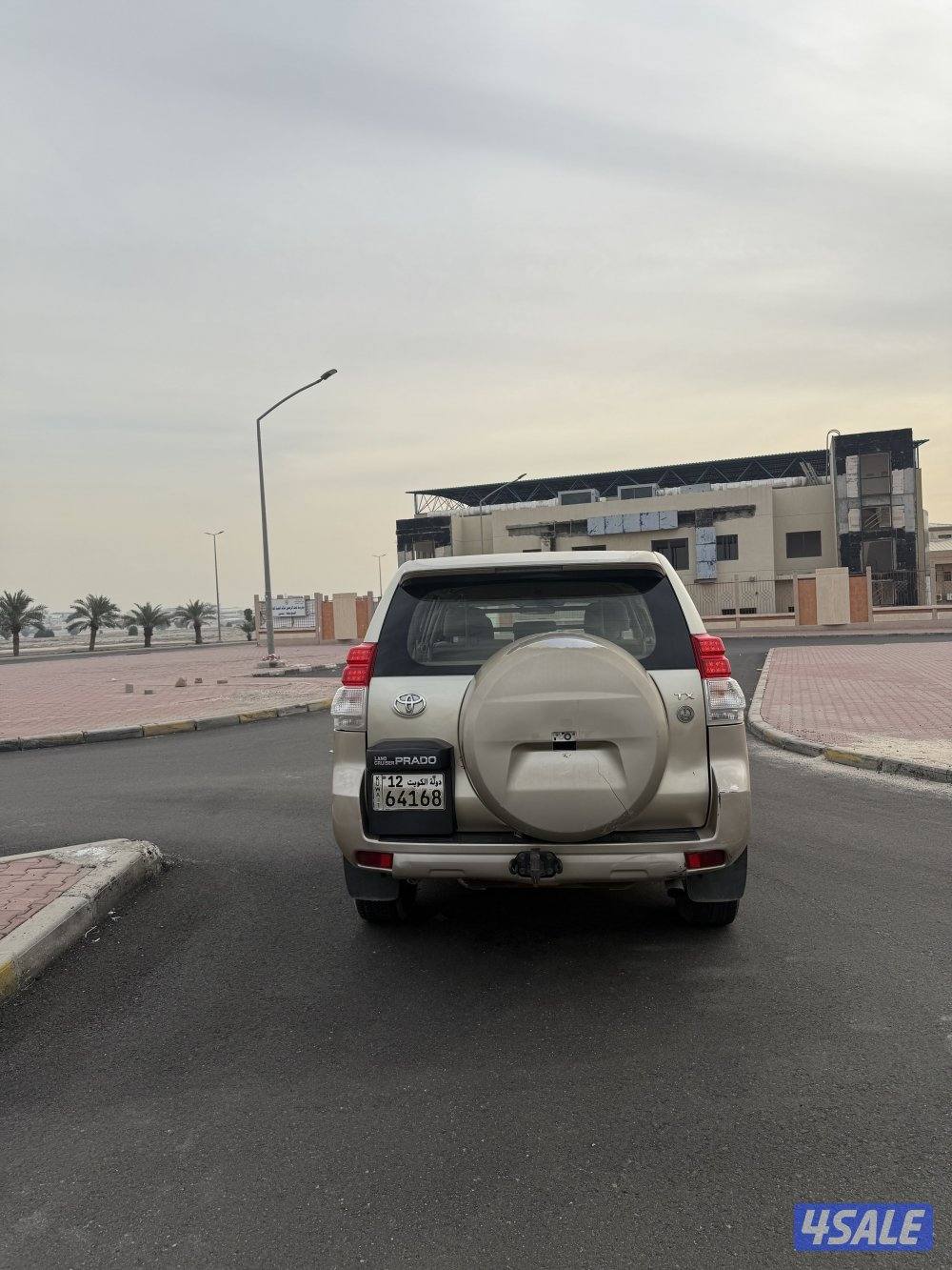 للبيع برادو 6 سلندر صبغ الوكالة  ماعدا  مدقر والبيع سمح 20136