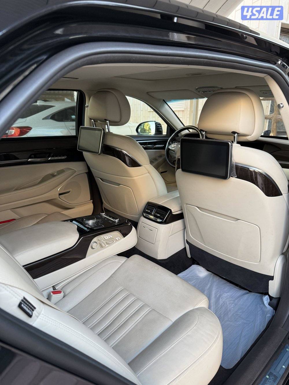 للبيع جينيسيس G90 موديل 2017 وكاله الكويت سيرفس منتظم بالوكالة ماشي 825