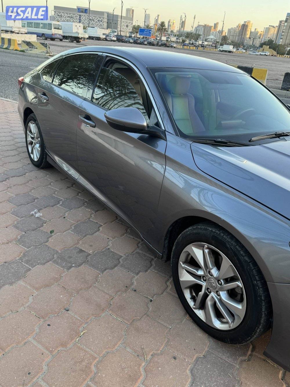 للبيع هوندا اكورد 20183