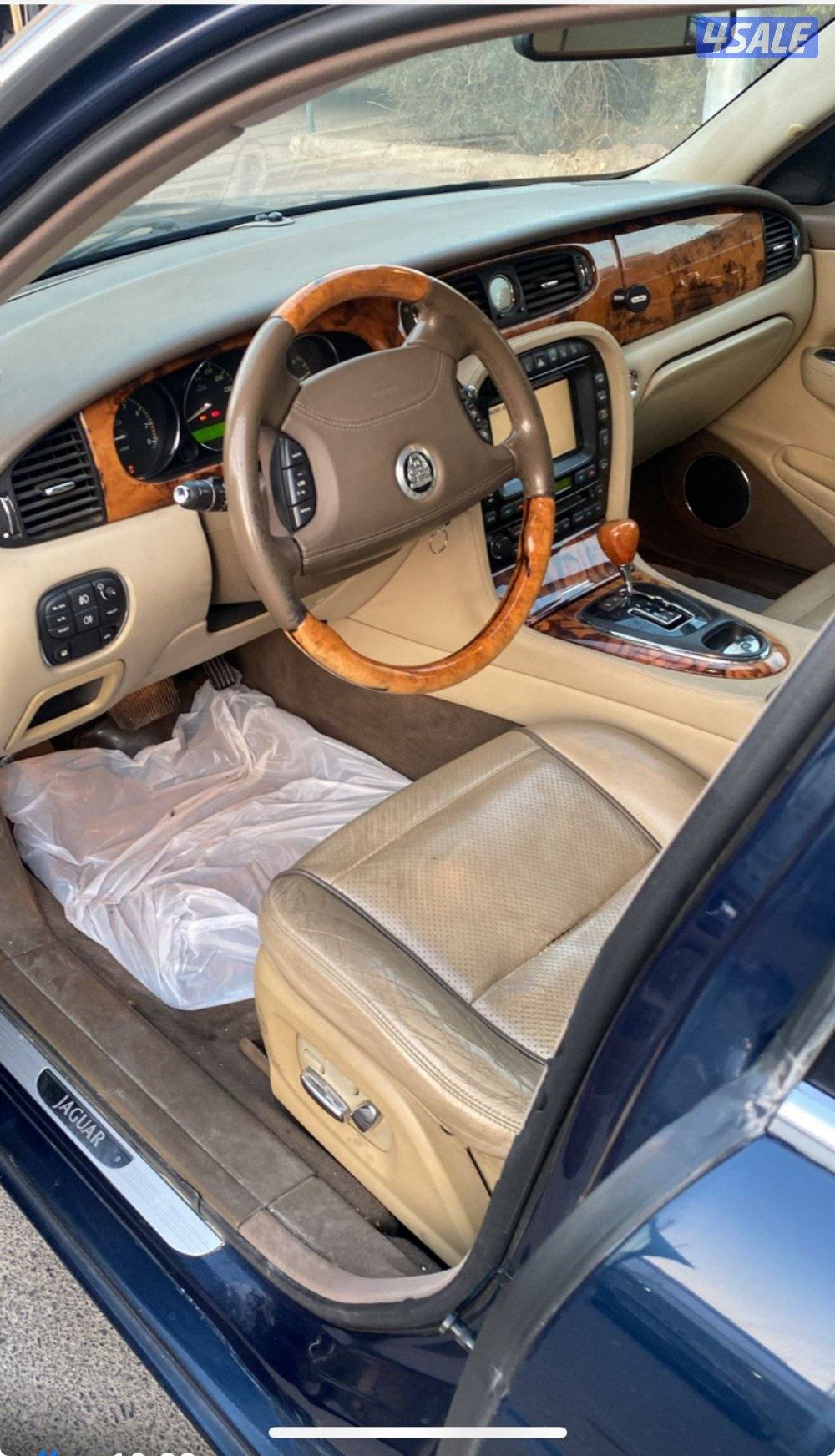 للبيع جاكور XJ 2009 سته سلندر سوفرين4