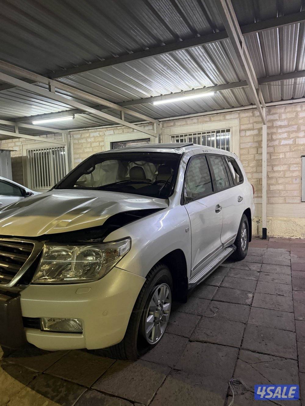 للبيع جيب ٢٠١٠ مقلوب ( تسعه سبعه ثلاثه تسعه صفر صفر اربعه اربعه )0