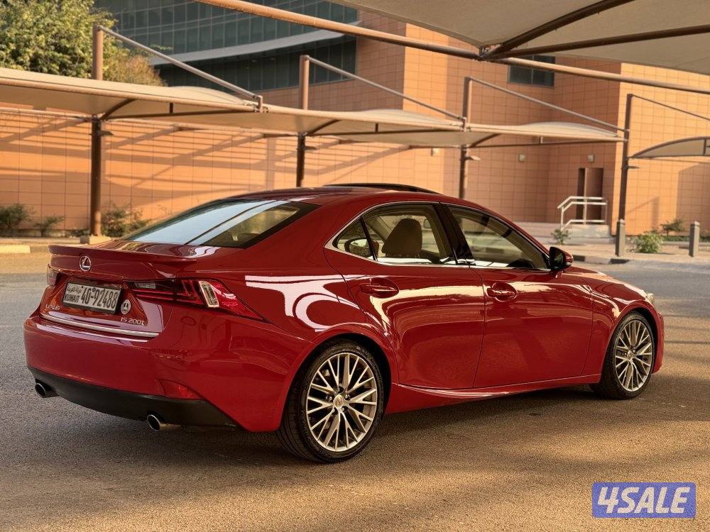 للبيع لكزس lS200t بحاله الوكاله3