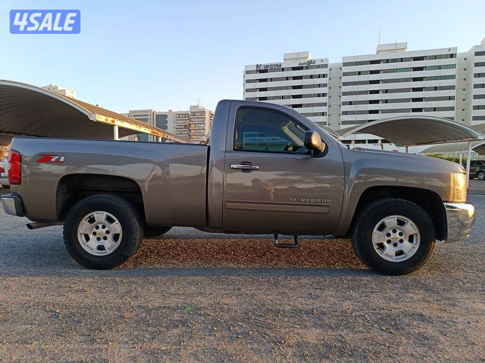 وانيت شفر سلفرادو 2013 الغانم مكينه كبيره.لحاله ممتازه1