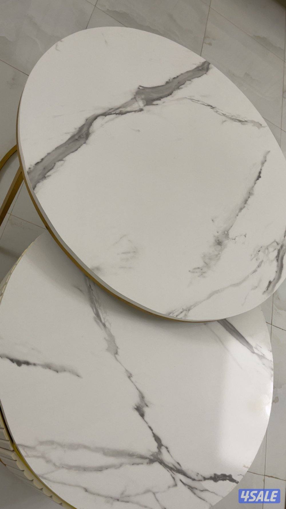 طاولات للبيع بحالة جيدة ۱۰۰٪ استعمال بسيط0