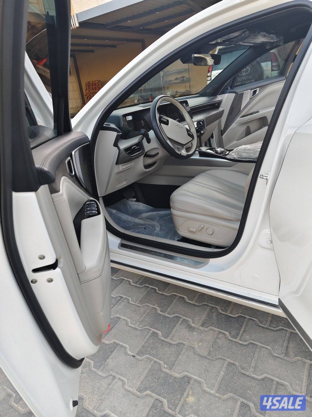 كيا K8 2023 اللون ابيض فل اوبشن بدون فتحه صبغ الوكاله شرط الفحص3