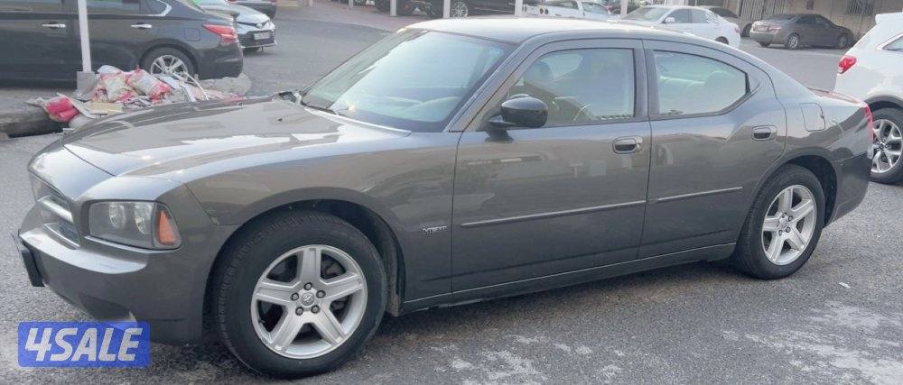 دوج شارجر موديل 2010 اللون موكا وكالة الكويت ماشي 300الف شرط الفحص تلف1