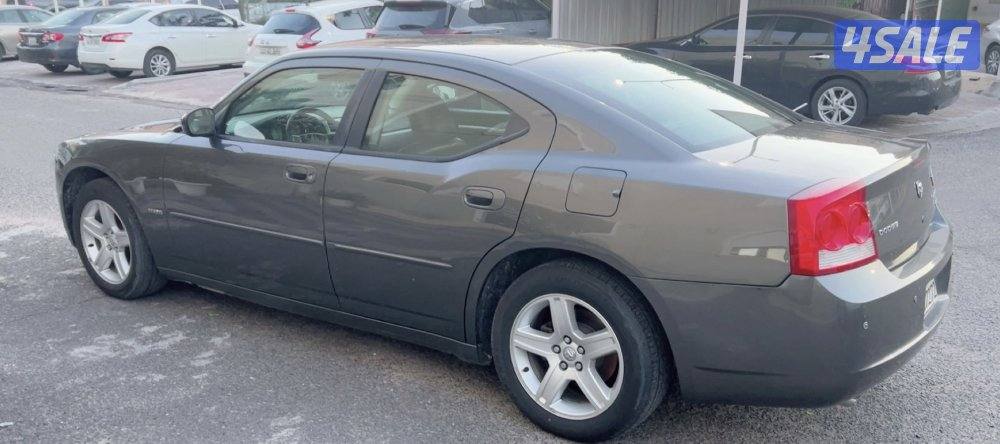 دوج شارجر موديل 2010 اللون موكا وكالة الكويت ماشي 300الف شرط الفحص تلف3