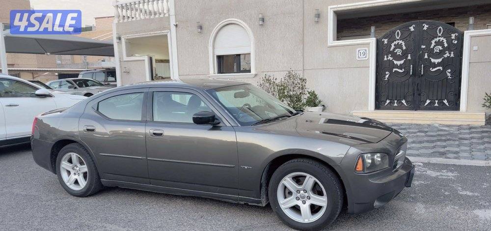 دوج شارجر موديل 2010 اللون موكا وكالة الكويت ماشي 300الف شرط الفحص تلف4