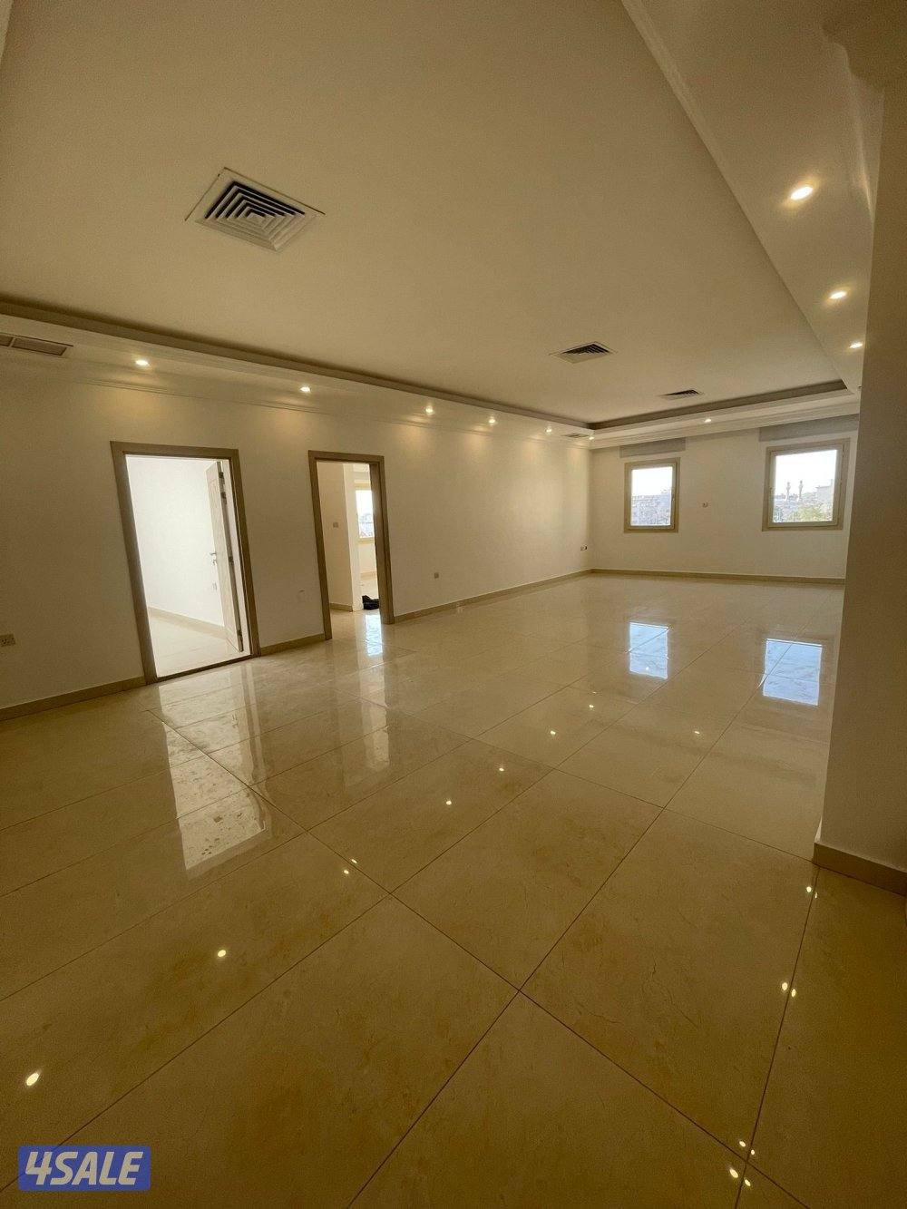 شقة اشبيلية قطعة ١ بجانب الخدمات فرع ٢٤ ساعه ومسجد ٣ غرف كبار وصالة1