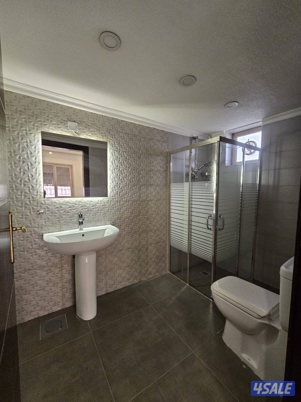 للمعاريس شقة مميزه جدا في حطين4