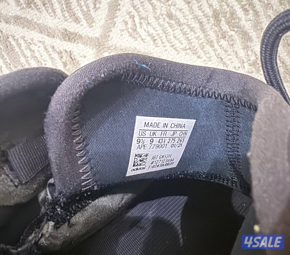 جوتي yeezy qntm اصلي مقاس ٤٣ ونص2