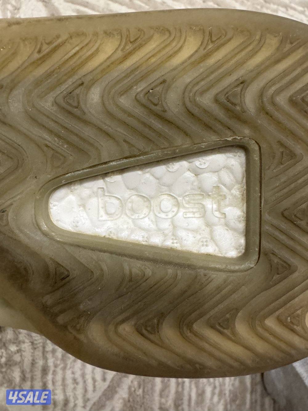 جوتي yeezy qntm اصلي مقاس ٤٣ ونص3