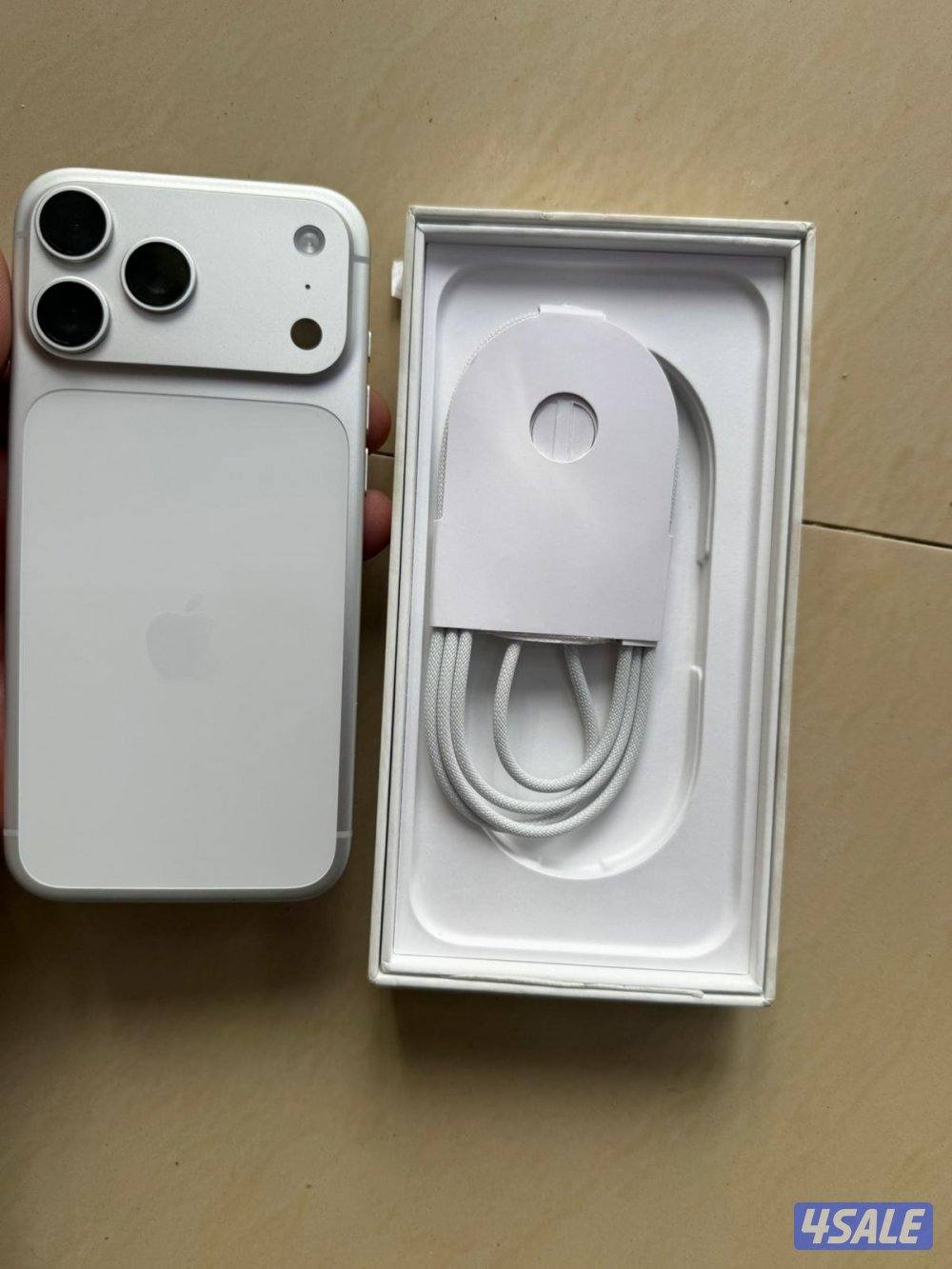 ايفون ١٧ برو ماكس سلفر ٢٥٦ بطاريه ١٠٠ دورات الشحن ٨٧ الجهاز زيرو0