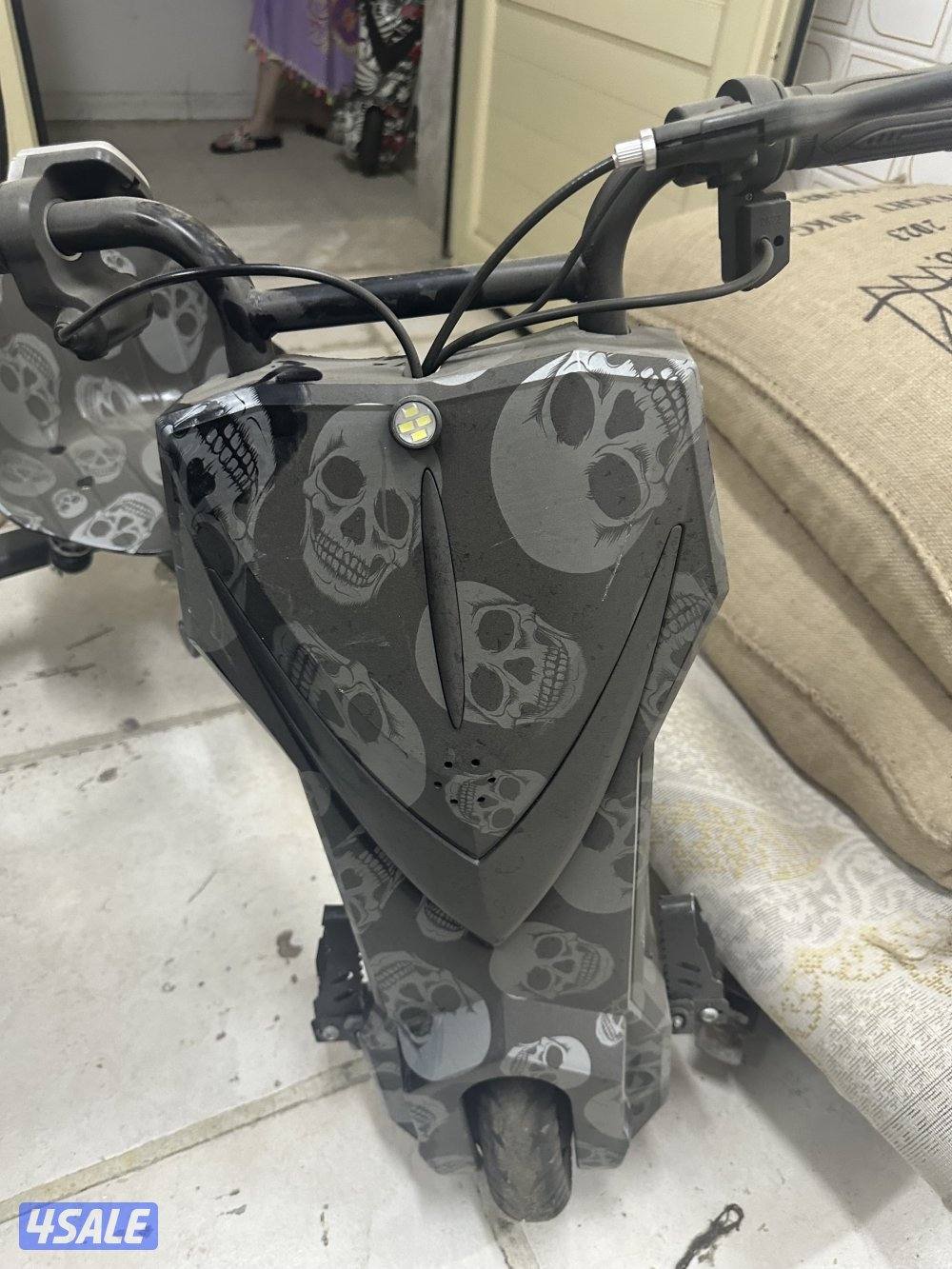 للبيع سكوترات للحين جديده استخدام شهر البيع بسبب سرعتها لاتصلح للطفال3