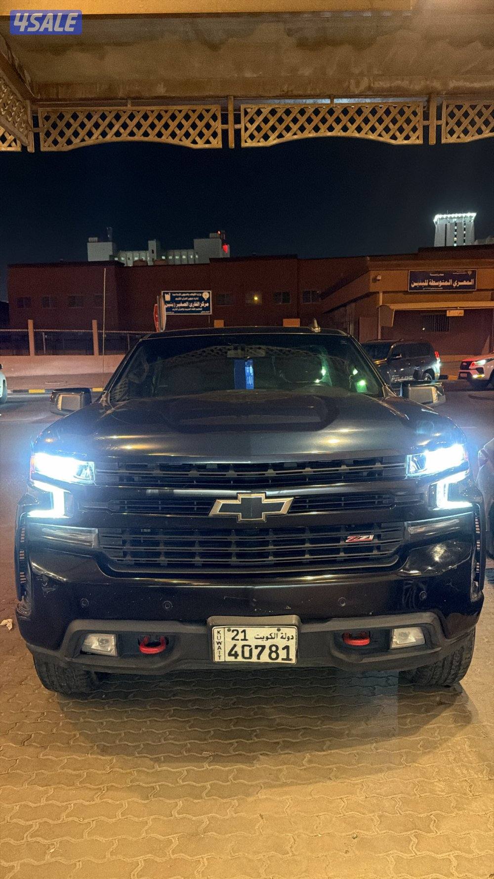 للبيع وانيت سلفرادو تريل بوس كامل المواصفات3