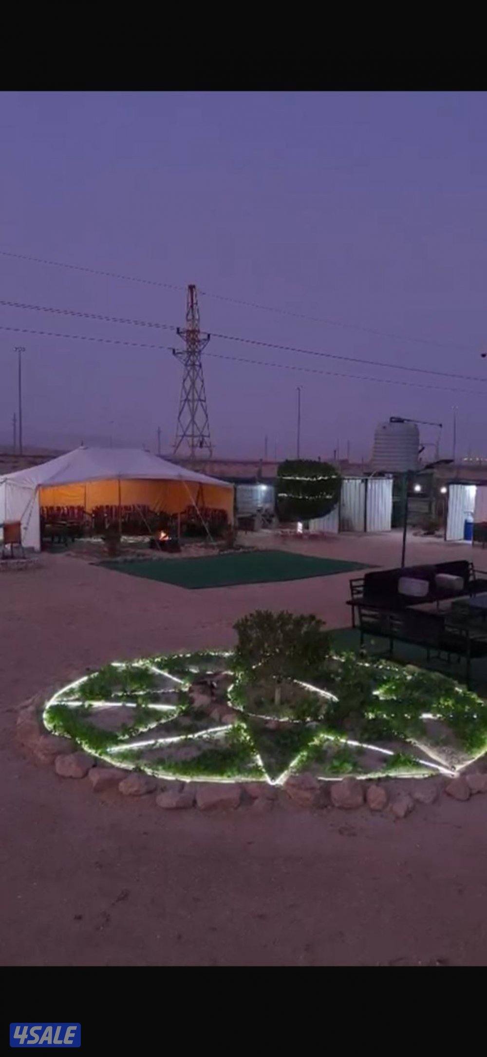 يتميز بأطلاله علي مرتفع ونظافه المخيم vip3