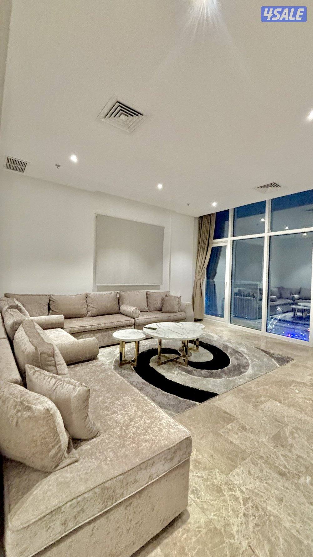 إطلالة بحرية غرفة و صالة مع لوبي مجهز بالكامل و مسبح خارجي0