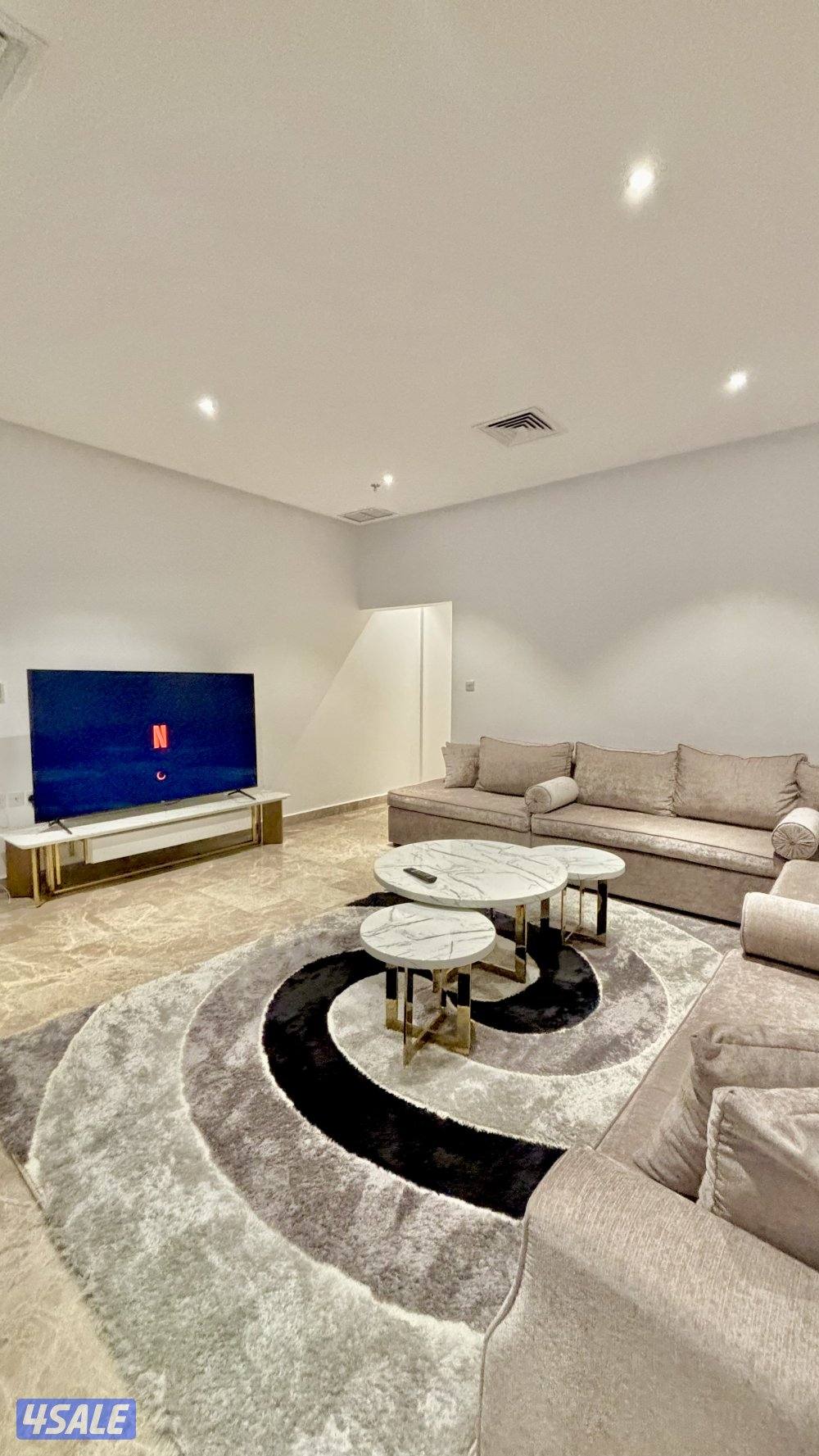 إطلالة بحرية غرفة و صالة مع لوبي مجهز بالكامل و مسبح خارجي1