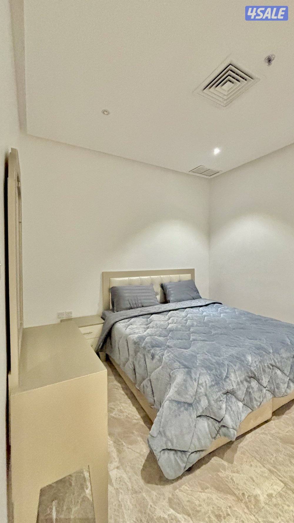 إطلالة بحرية غرفة و صالة مع لوبي مجهز بالكامل و مسبح خارجي3