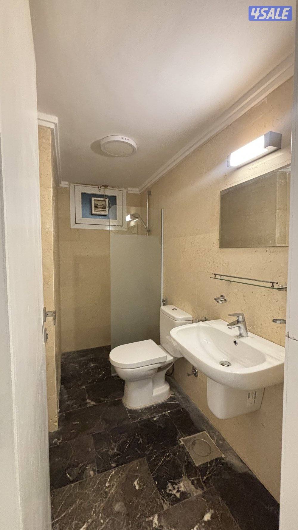 إطلالة بحرية غرفة و صالة مع لوبي مجهز بالكامل و مسبح خارجي4