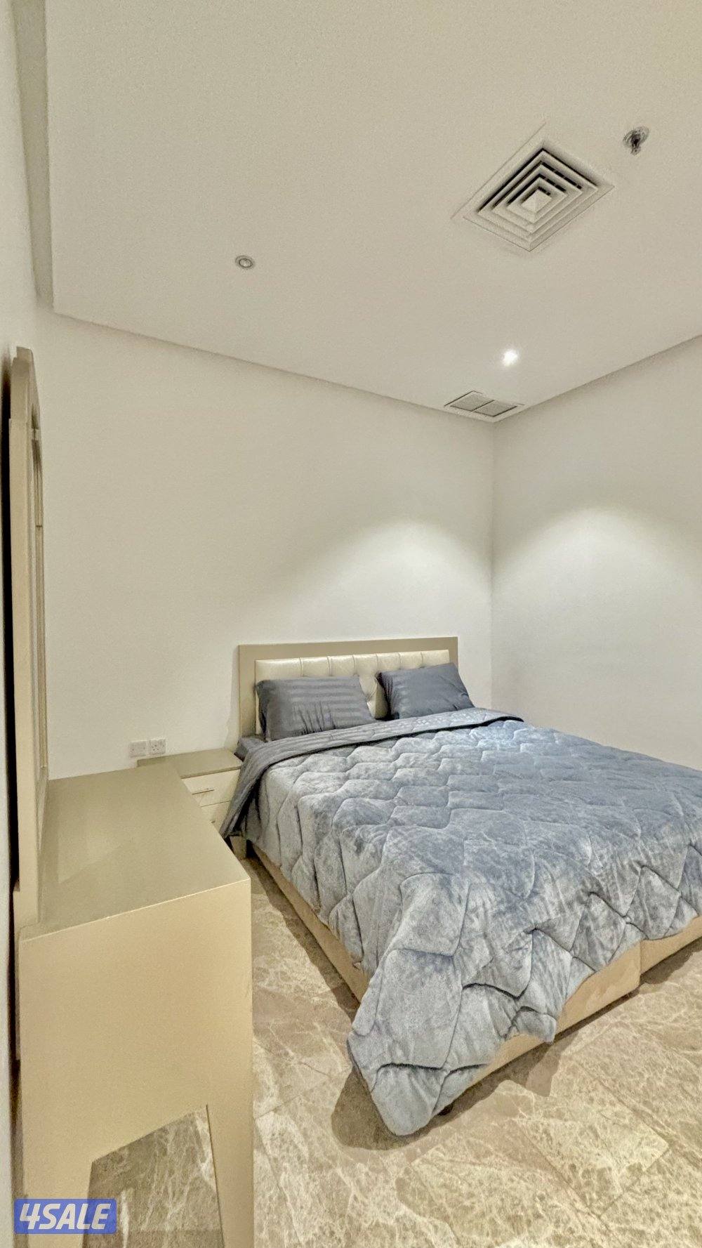 إطلالة بحرية غرفة و صالة مع لوبي مجهز بالكامل و مسبح خارجي5