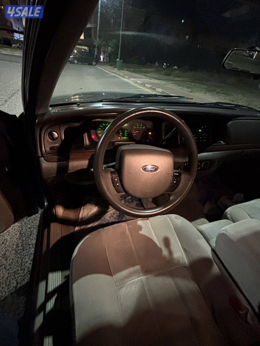 كراون فكتوريا للبيع ماشيه ٣٠٠٠٠٠ ألف كيلو الموتر نظيف وصبغ الوكاله3