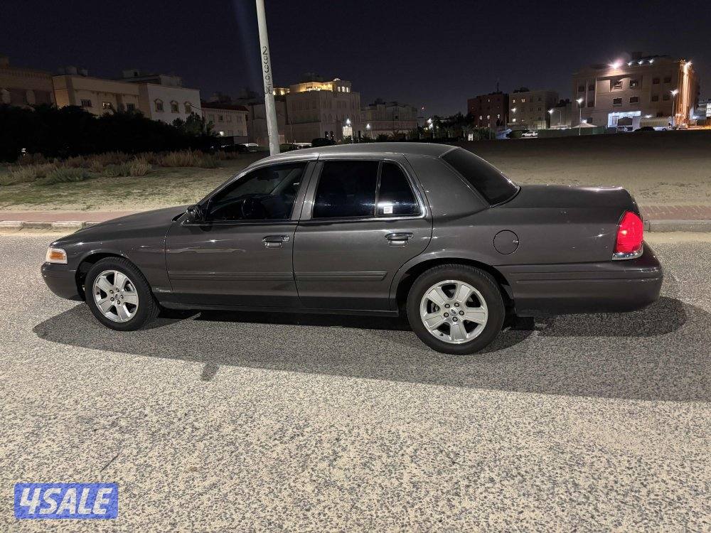 كراون فكتوريا للبيع ماشيه ٣٠٠٠٠٠ ألف كيلو الموتر نظيف وصبغ الوكاله4