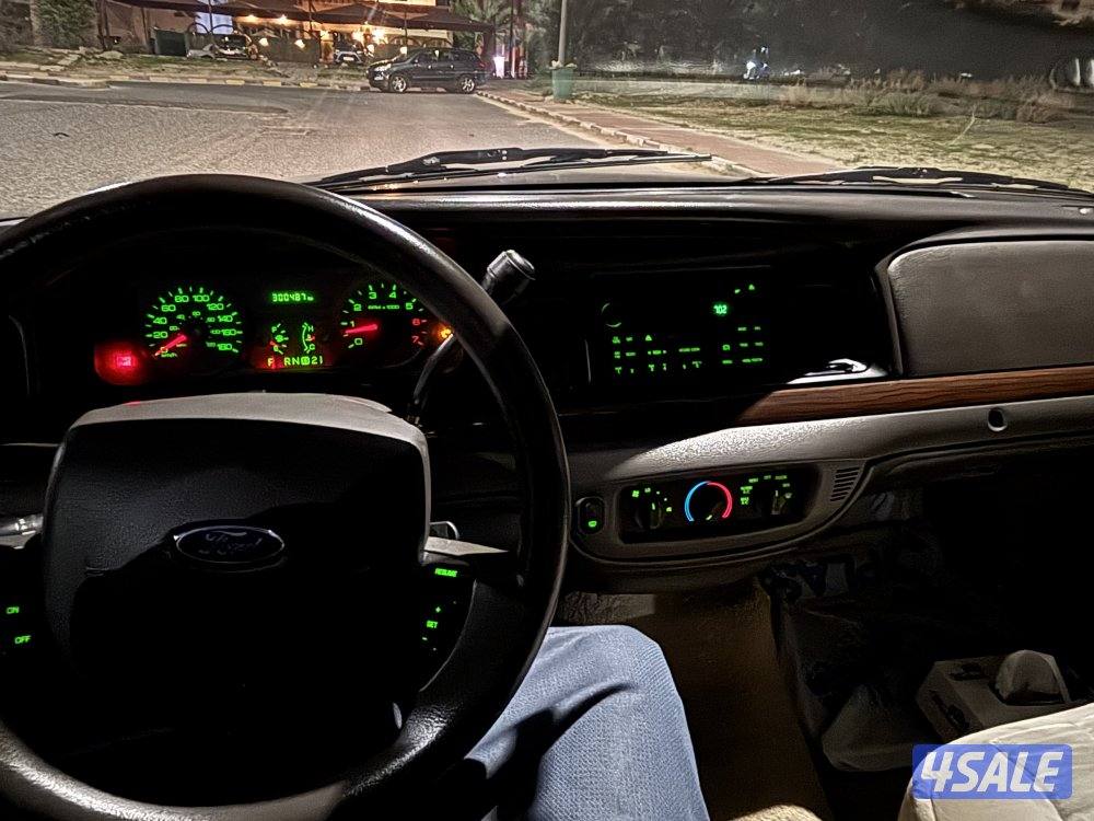 كراون فكتوريا للبيع ماشيه ٣٠٠٠٠٠ ألف كيلو الموتر نظيف وصبغ الوكاله6