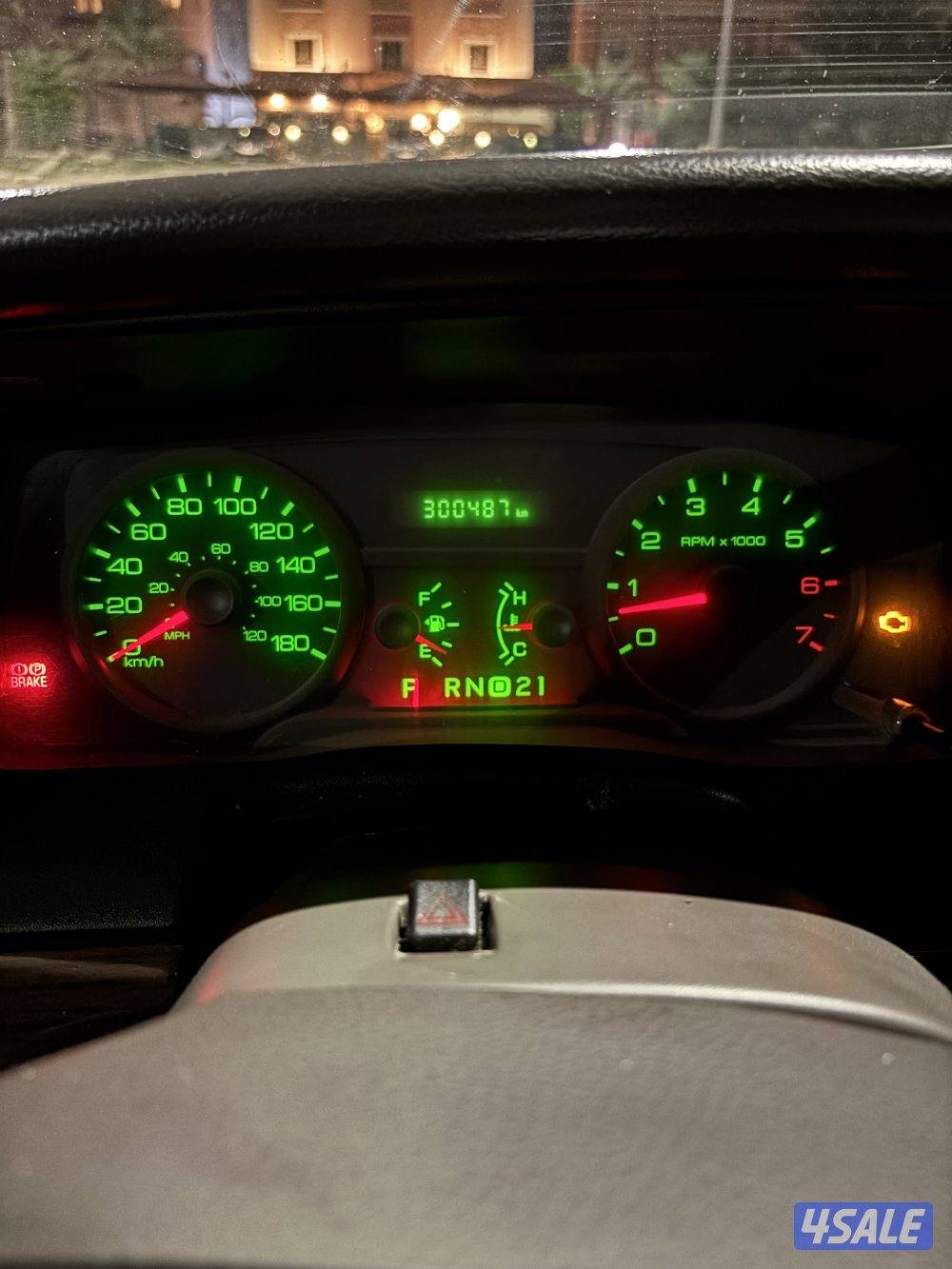 كراون فكتوريا للبيع ماشيه ٣٠٠٠٠٠ ألف كيلو الموتر نظيف وصبغ الوكاله7