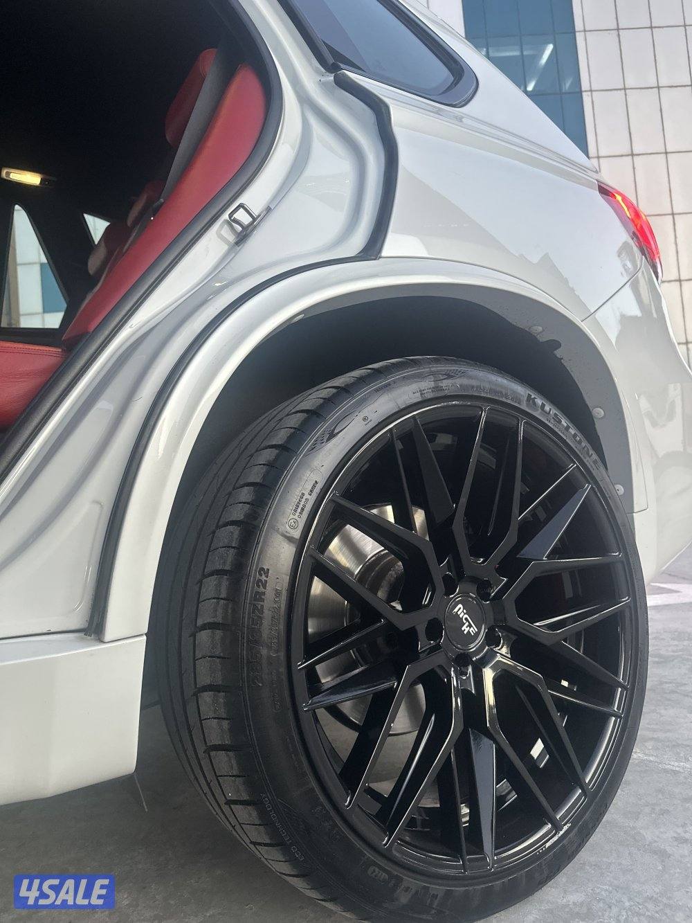 X5 M  Sport package v8 engine twin turbo M power interior3