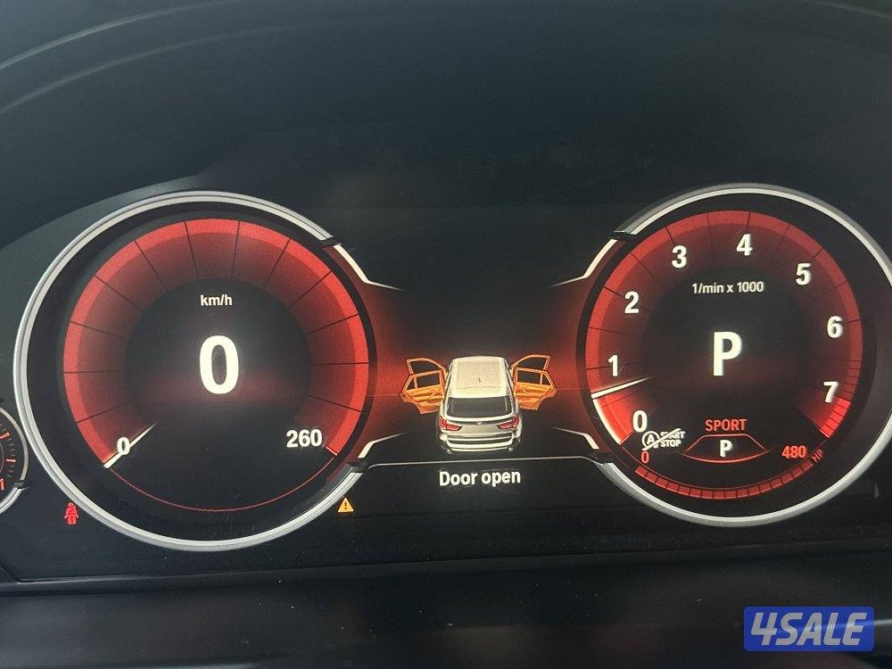 X5 M  Sport package v8 engine twin turbo M power interior8