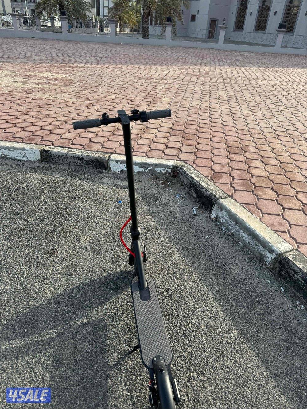 للبيع سكوتر كهربائي يتحمل 120 كيلو يمشي 65كيلو وليتات أمامية وخلفية2