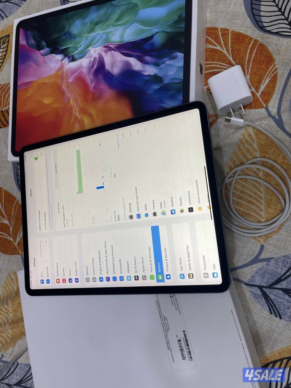 ايباد ابل برو 12.9 انش 128 قيقا الجيل الرابع نظيف جدا ولا زلغ4