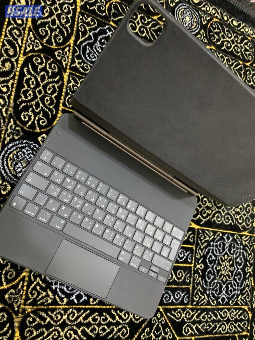 كيبورد ابل ماجيك الاصلي 12.9 بوصة اسود نظيف جدا وشغال زين5